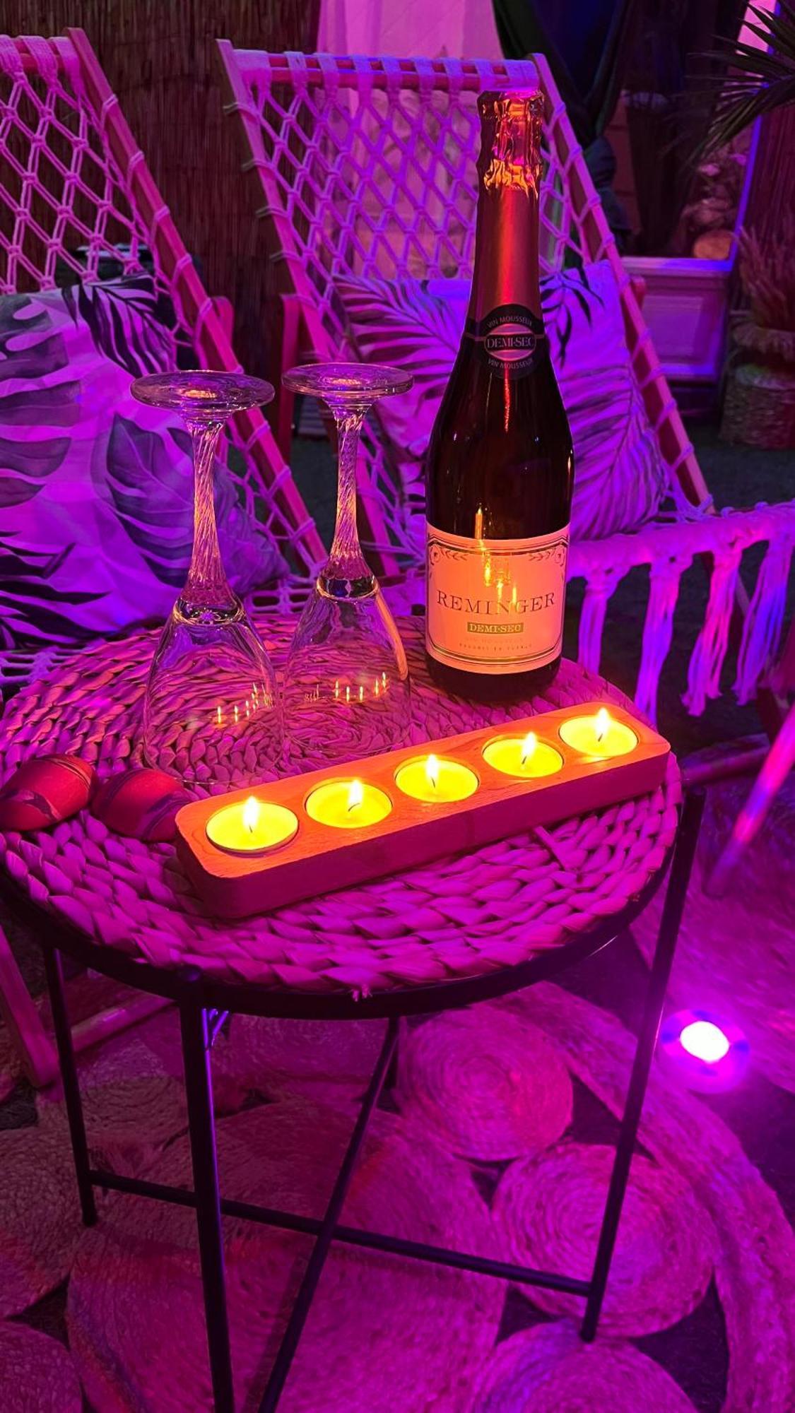 Un Mirage Tropical En Bord De Loire, Et Detente *